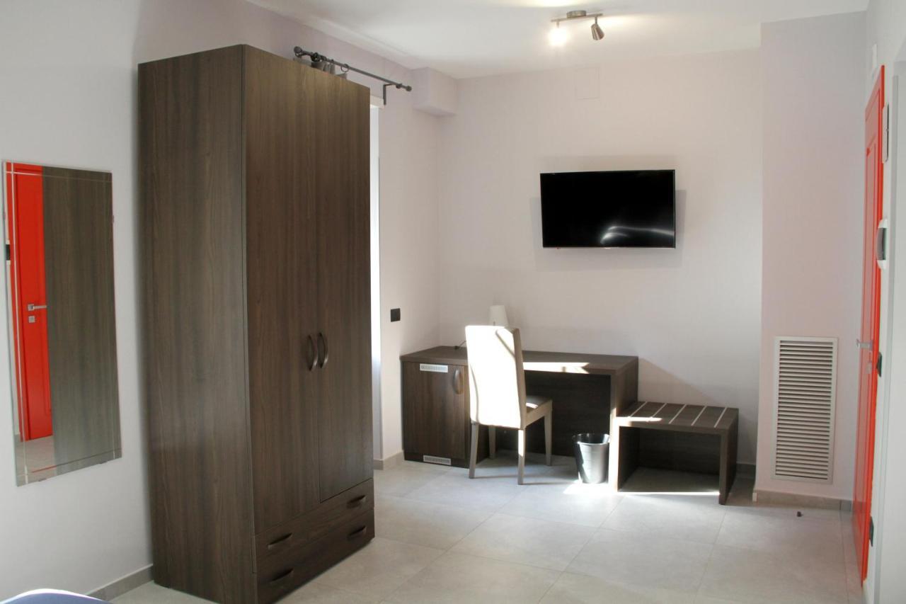 Easyroom Frosinone - Casello Autostradale Exterior foto